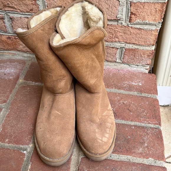 Uggs boots size 7 - Picture 1 of 6